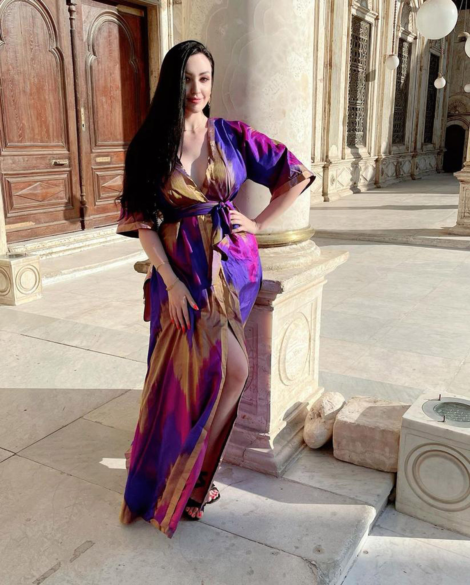 Read more about the article US Belly Dancer Sparks Fury After Posing Outside Cairo Mosque In Low Cut Dress