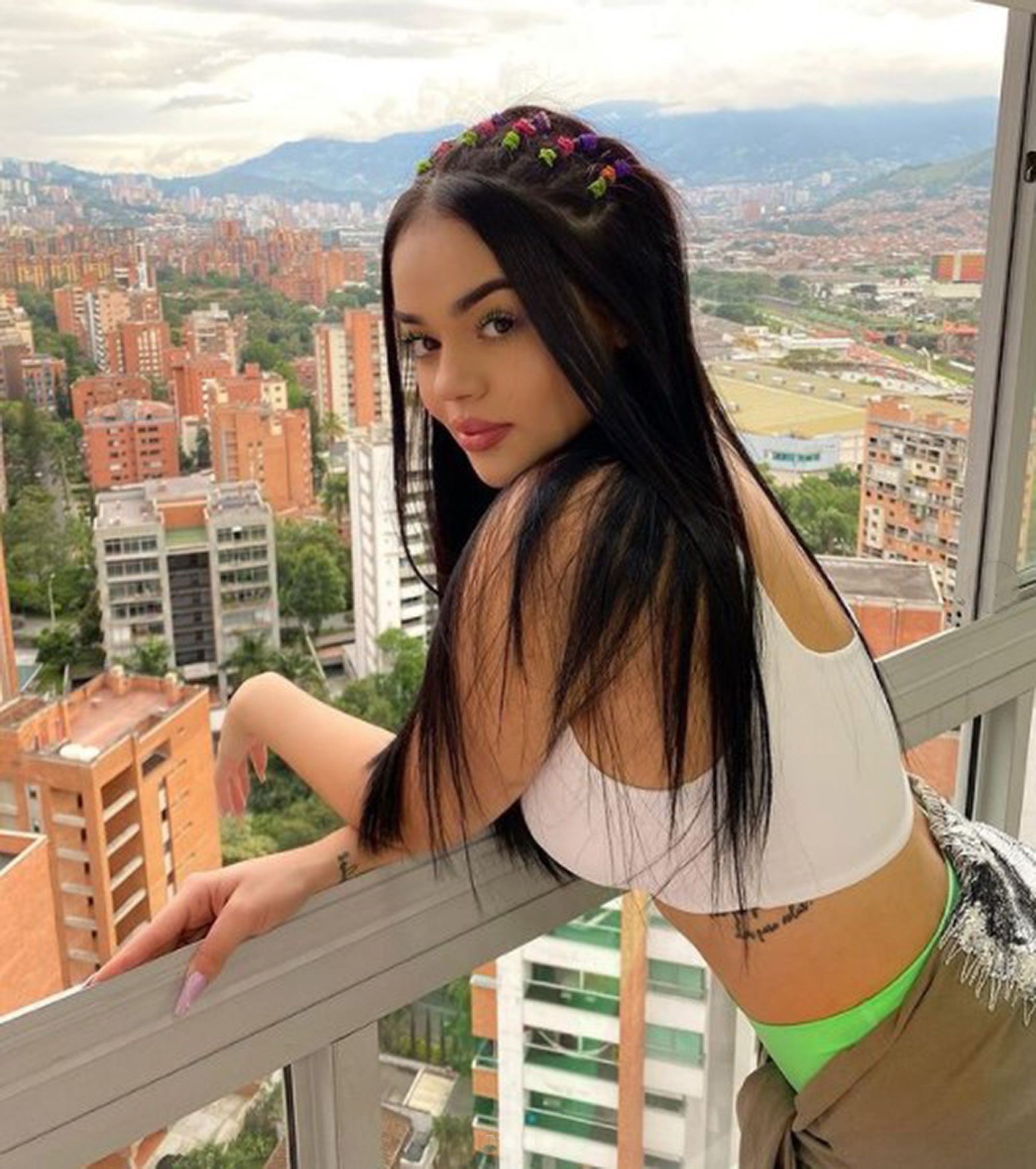 Read more about the article Curvy Colombian Influencer Reveals She Suffers With Severe Panic Attacks