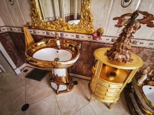 Read more about the article Arrested Cop Accused Of Corruption Lived In A Palace With Golden Toilet