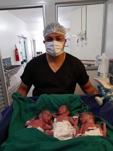 Read more about the article Mum Who Lost Baby In 2020 Rushed Into Hospital Expecting Twins And Gives Birth To Triplets