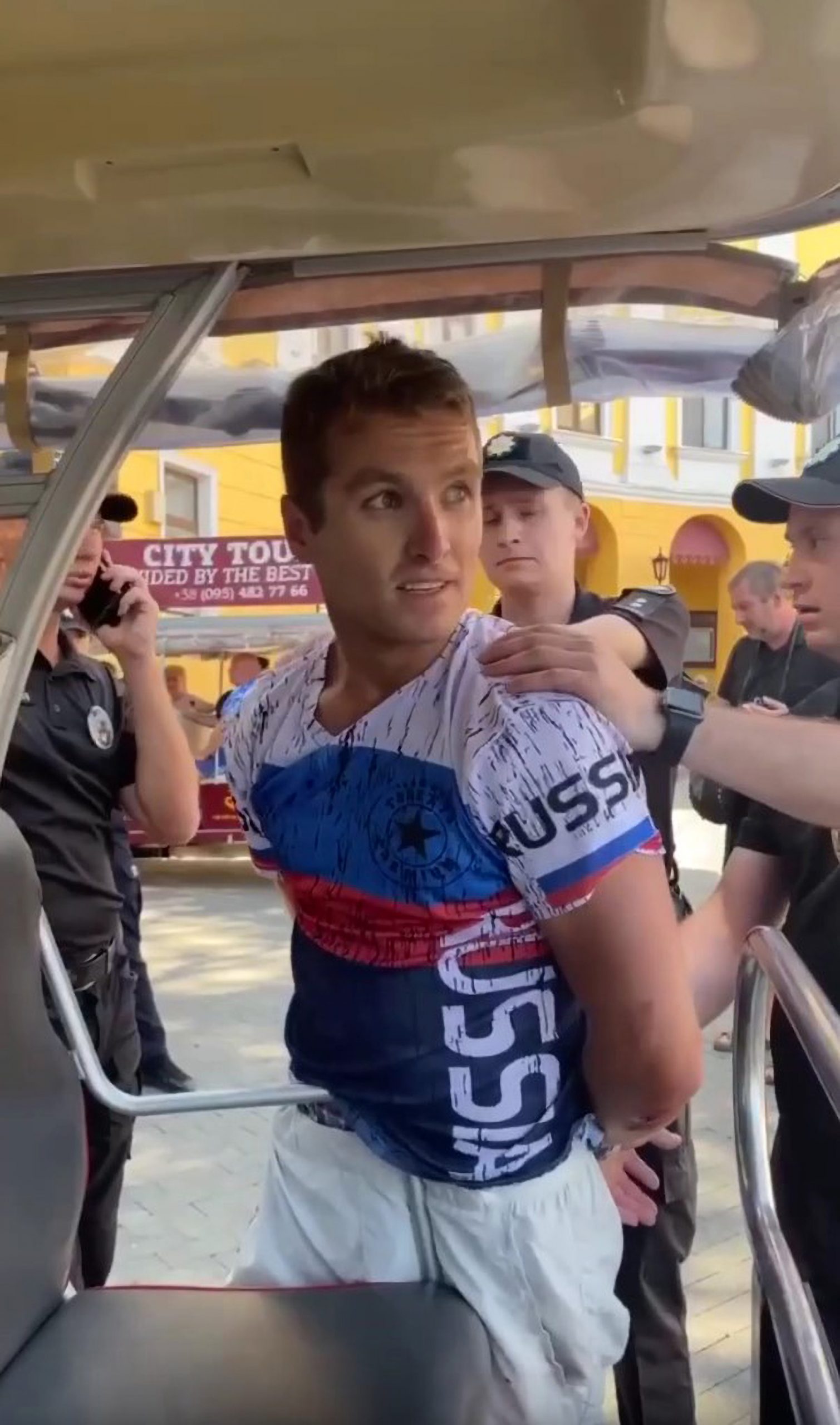 Read more about the article American Man In Russia Shirt Wrecks Ukrainian Independence Day Event And Calls Cops Nazis