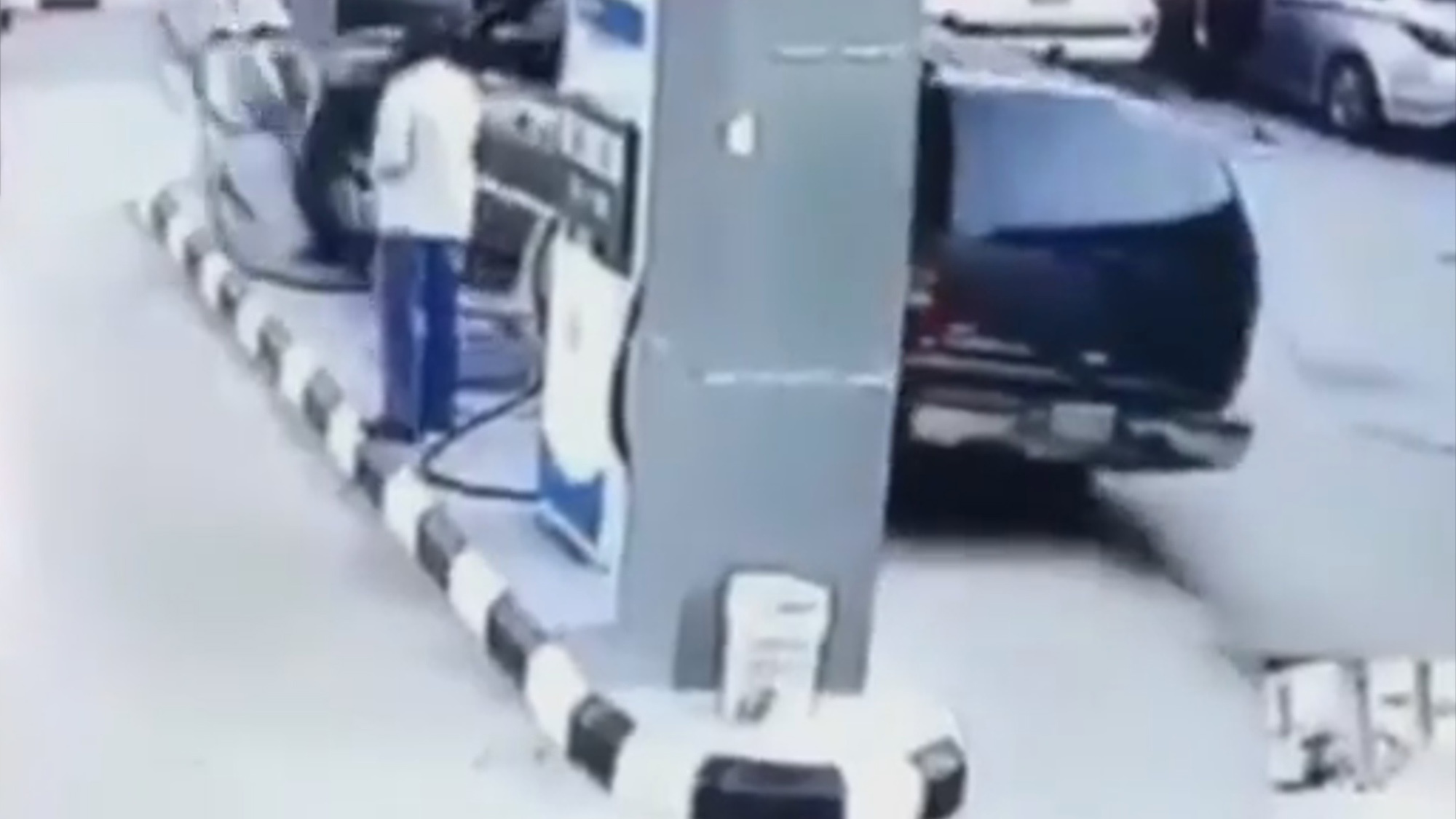 Read more about the article Moment Saudi Woman Driver Rams Petrol Pump And Sparks Station Blaze