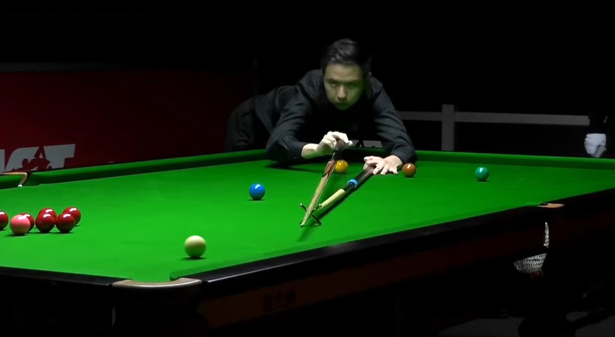 Read more about the article Top Chinese Snooker Player Accuses British Competitor Of Asking Him To Step Outside For A Fight After Loosing Match