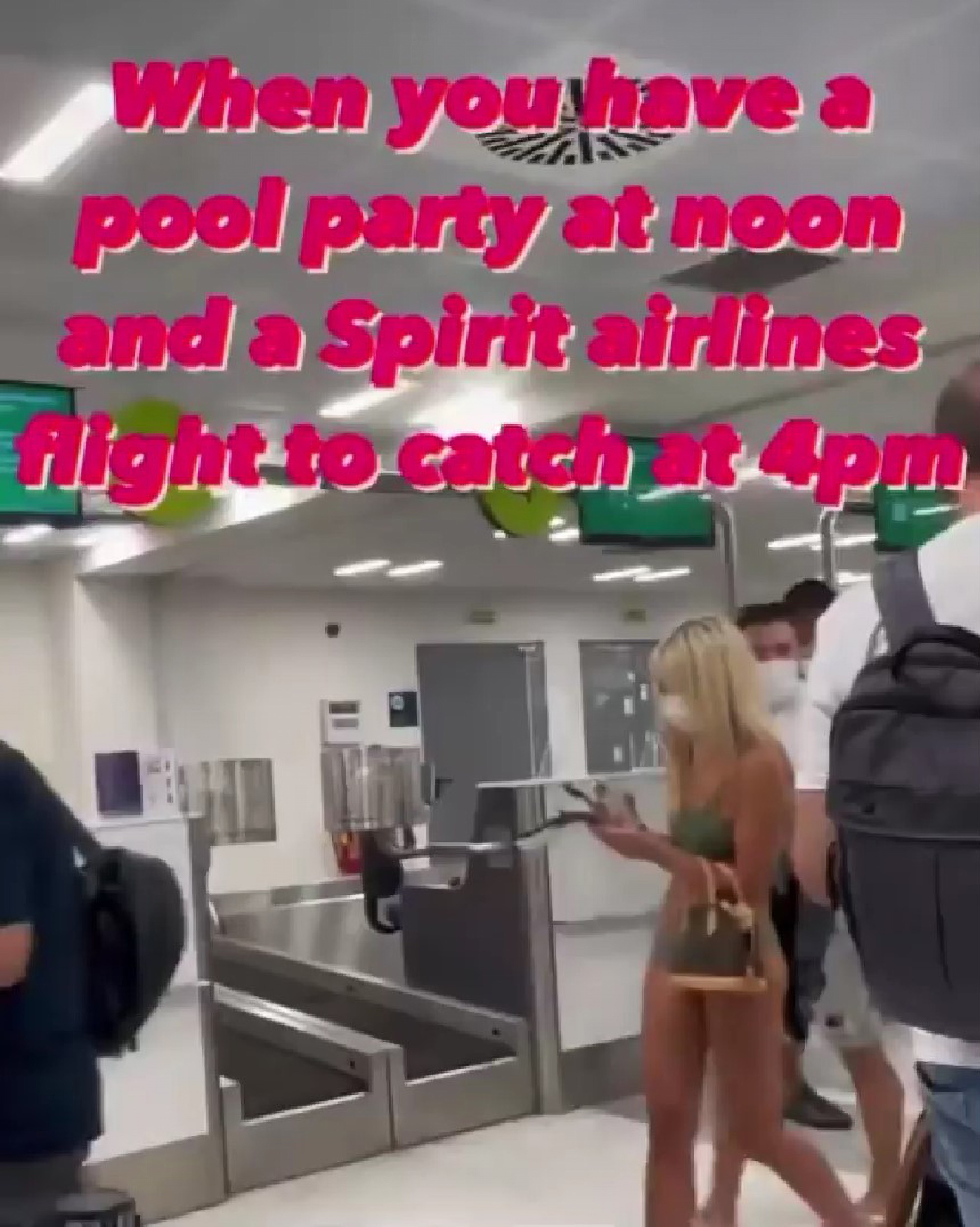 Read more about the article Spirit Airlines Blonde In Bikini Heads From Pool Party To Flight In Viral Video