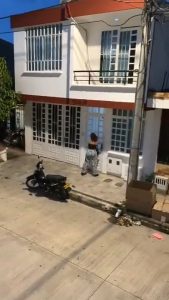 Read more about the article Viral Moment Man Lowers Dwarf Lover From Balcony As Angry Girlfriend Arrives Home
