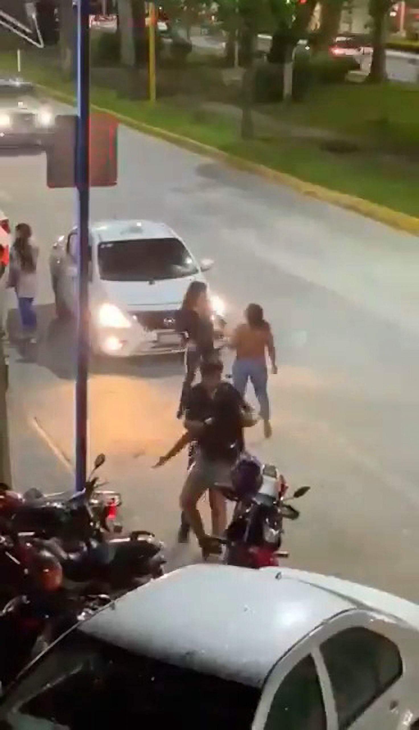 Read more about the article Moment Woman KOs Rival With Single Punch Outside Rowdy Mexican Bar