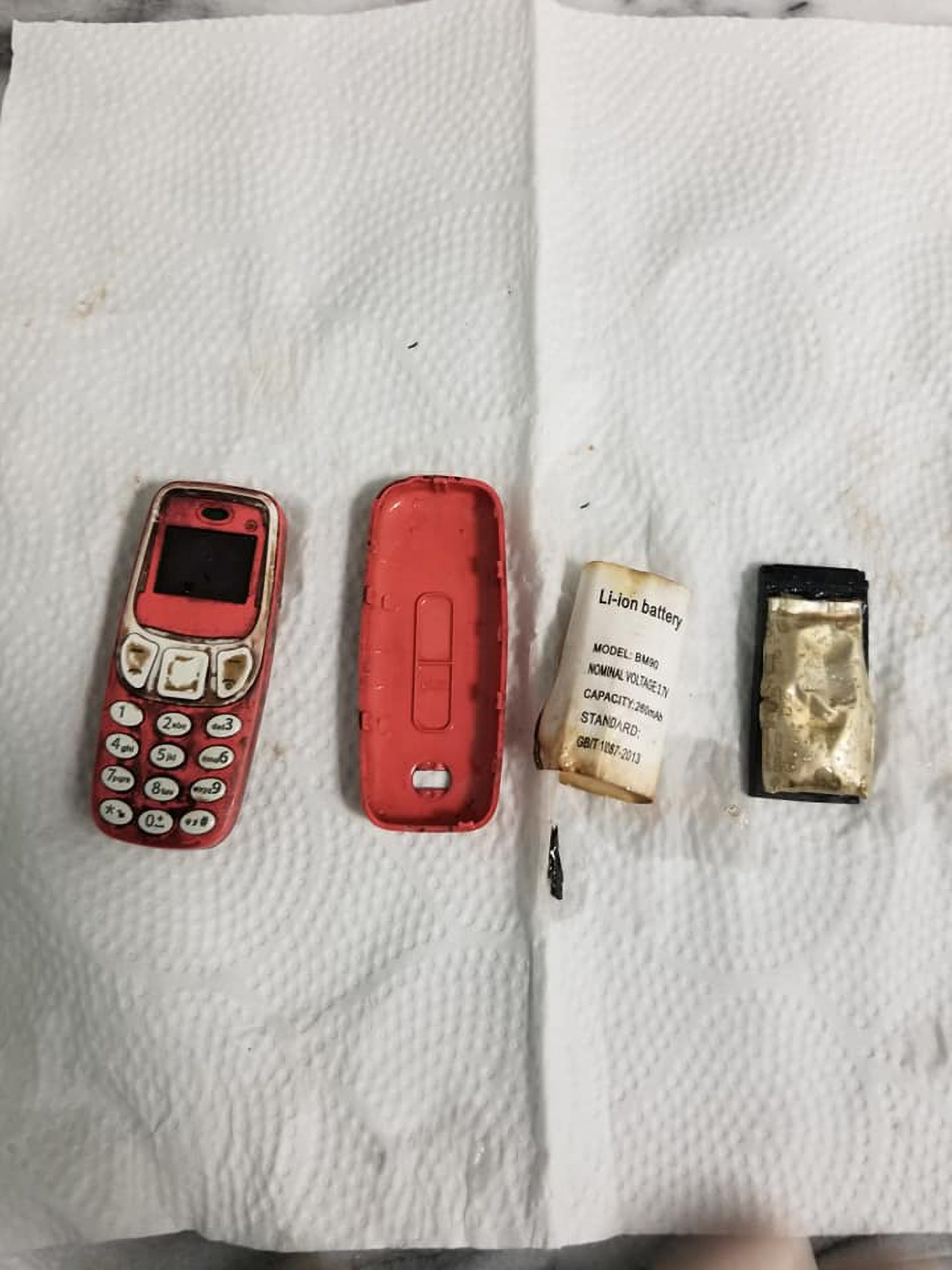 Read more about the article Man Spends 4 Days In Agony After Swallowing Chunky Old Nokia Phone
