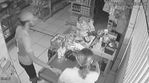 Read more about the article Moment Thief Politely Kisses Hand Of Cashier He Just Robbed