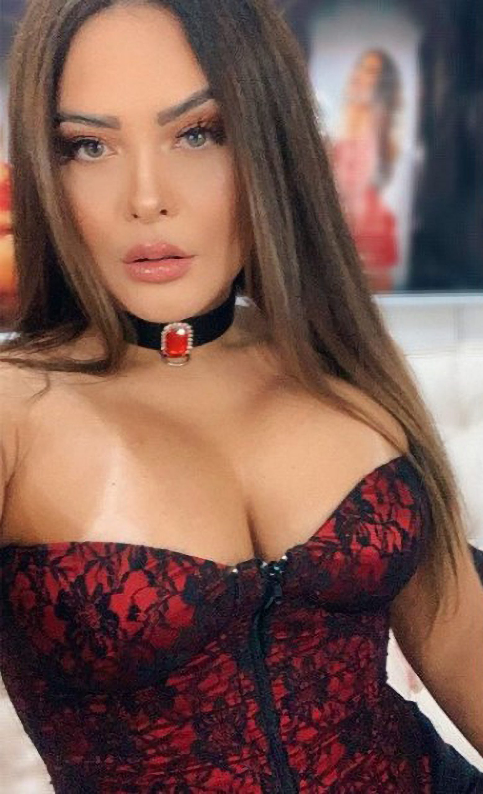 Read more about the article 5exy Brazilian Influencer Romps With 10 Men At Swingers Club