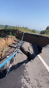 Read more about the article Huge Sinkhole Swallows Entire Section Of Main Road In China