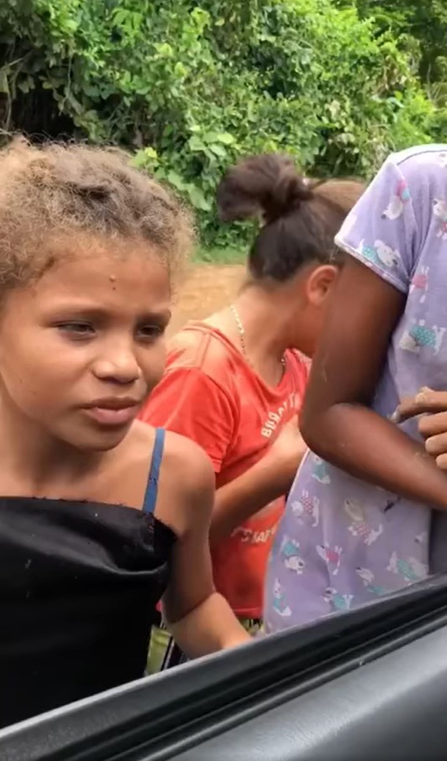 Read more about the article Colombian Girl Wows The Web After Crooning For Motorist Passing Through Village