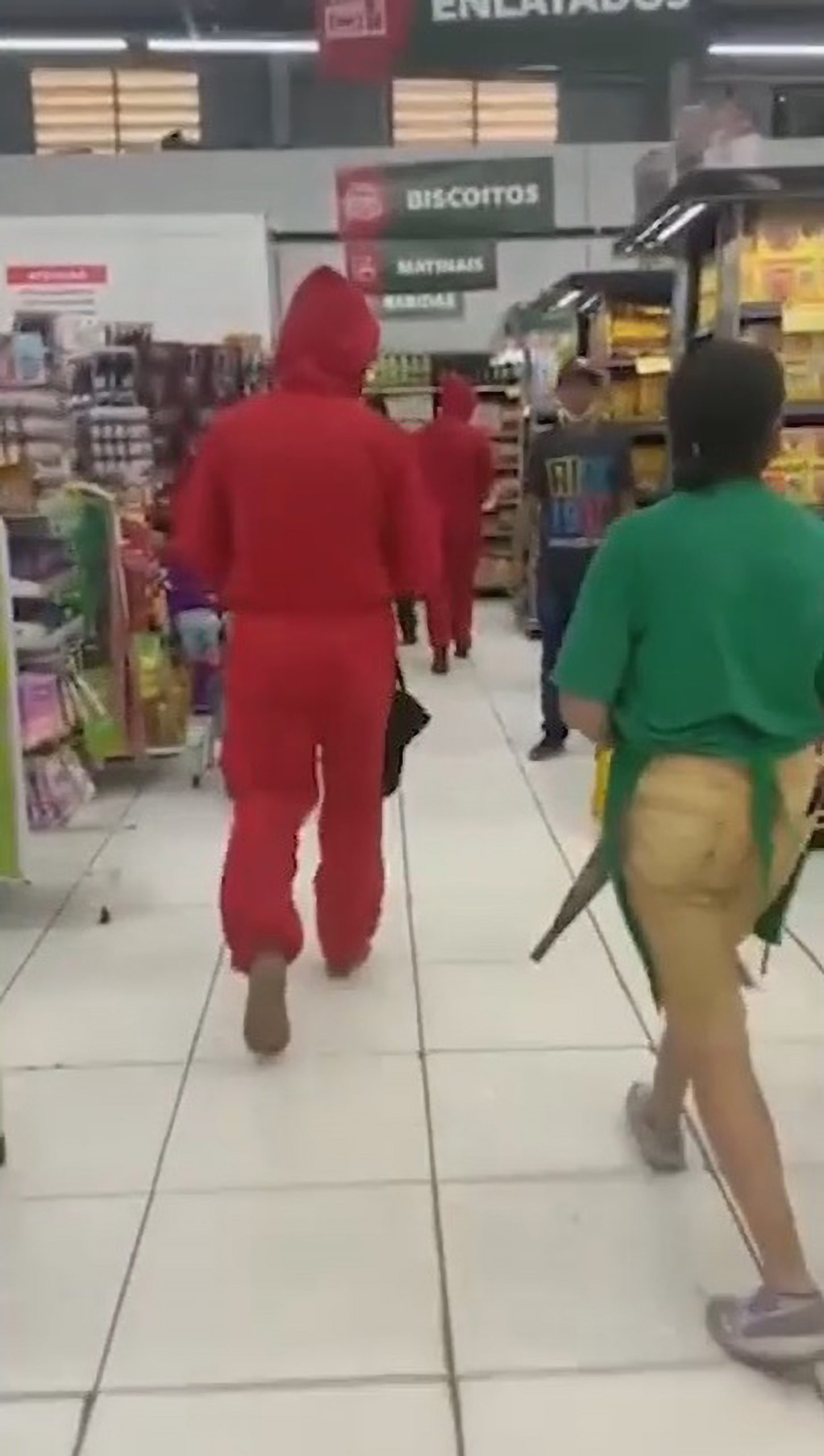 Read more about the article Cops Probe Pranksters Who Staged Fake Supermarket Robbery In Money Heist Outfits
