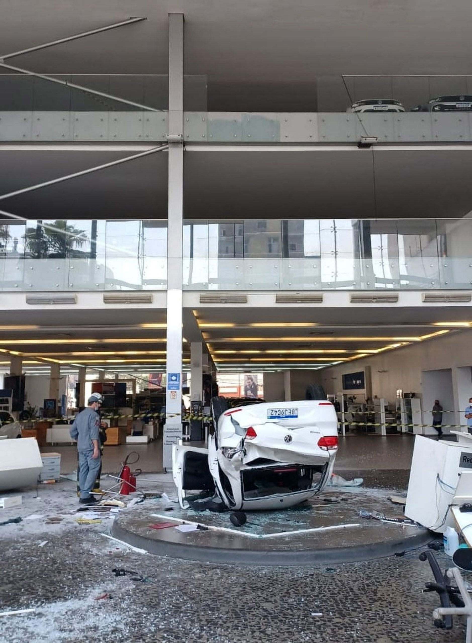 Read more about the article Car Tumbles From Second Floor Of Showroom Landing Upside Down Crushing Teen Receptionist