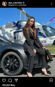 Read more about the article Stunning Colombian Beauty Influencer Compared To Pablo Escobar After Throwing Wad Of Cash From Helicopter