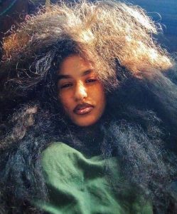 Read more about the article Mixed Race Model Accuses Photographer Of Racism After He Says Her Afro Hairstyle Is Scary
