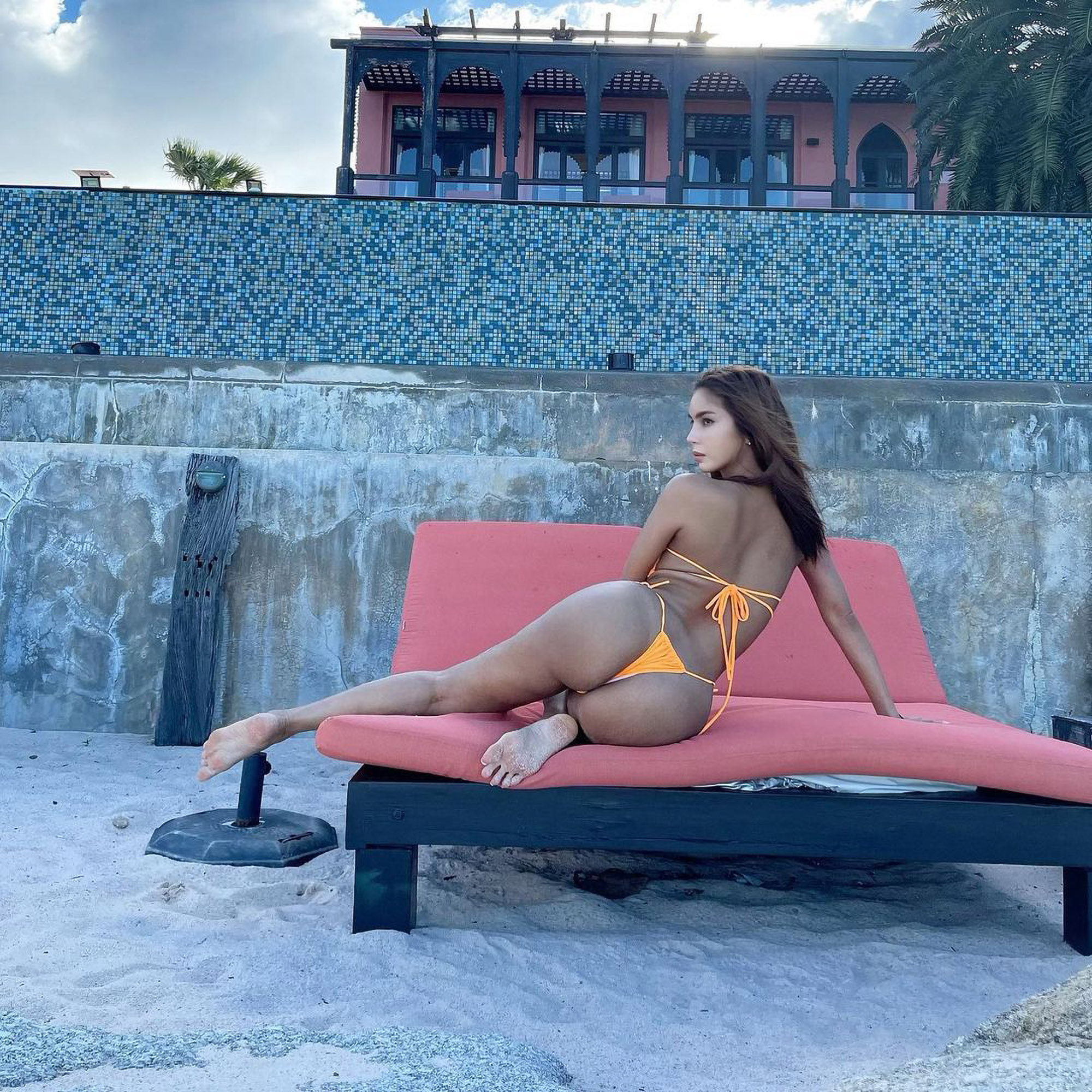 Read more about the article Malaysian Trans Influencer Angers Religious Trolls With Bikini Snap In New Aussie Home