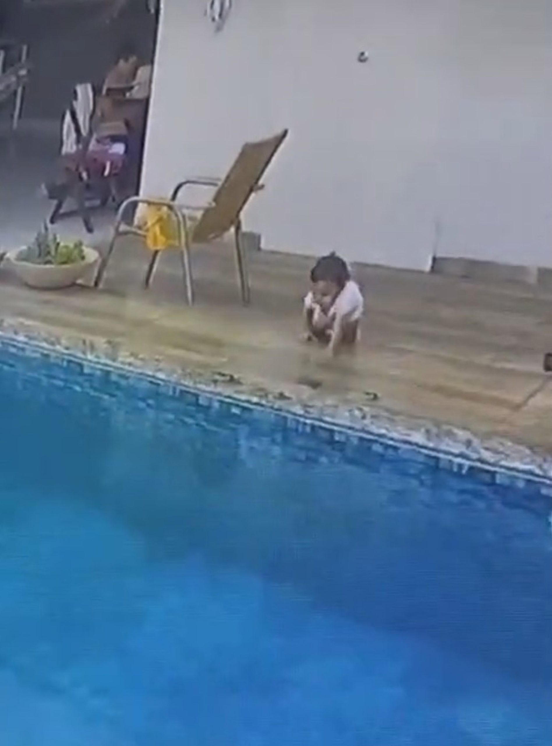 Read more about the article Moment Toddler Nearly Drowns In Pool