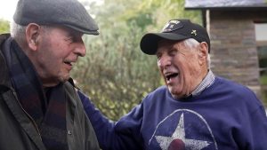 Read more about the article US WWII Vet Meets German Tank Commander He Fought To Seize Bridge At Remagen To Drink Beer And Eat Saurkraut Together