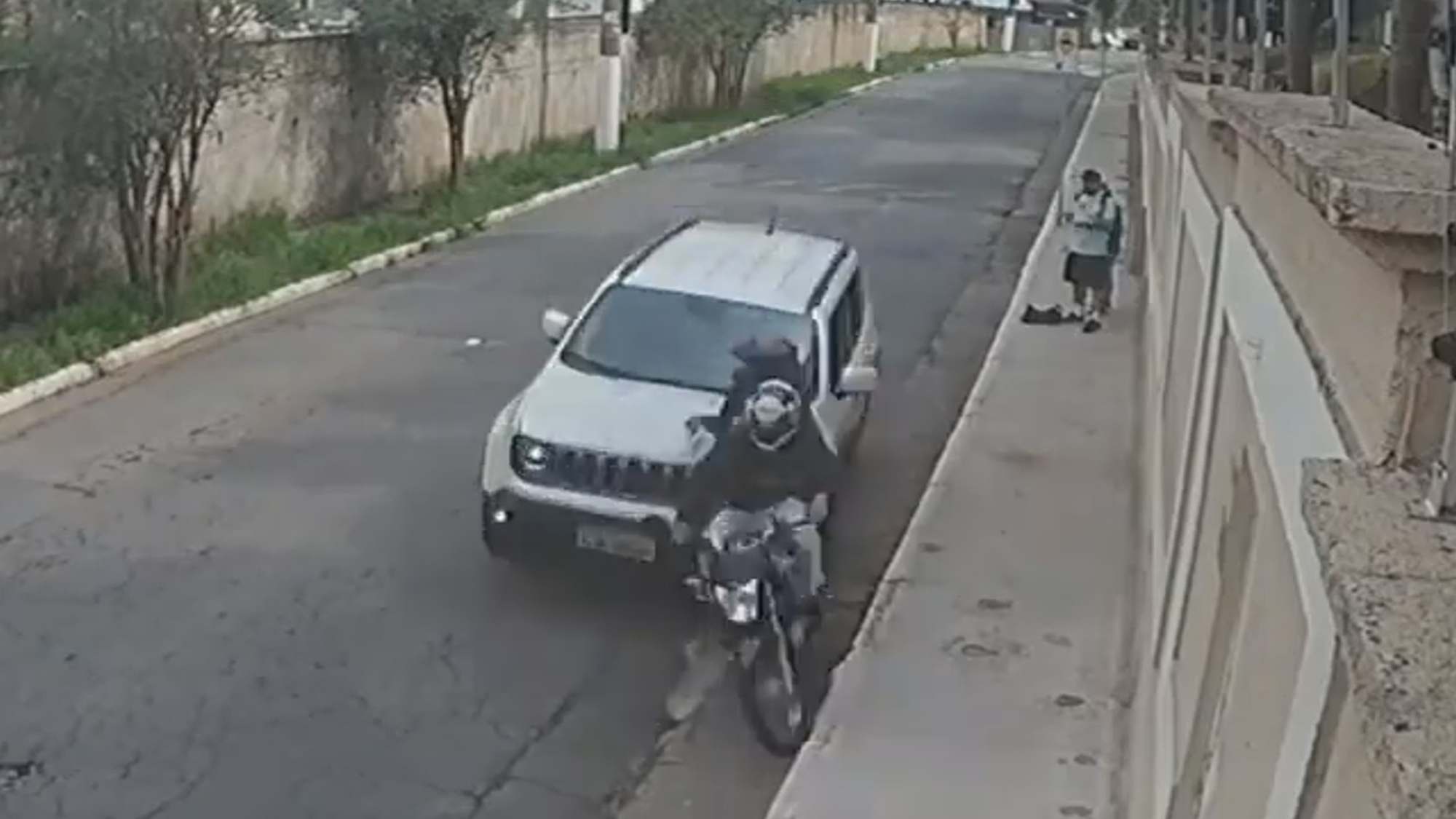 Read more about the article Moment SUV Driver Rams Two Thieves Robbing Couple In Street