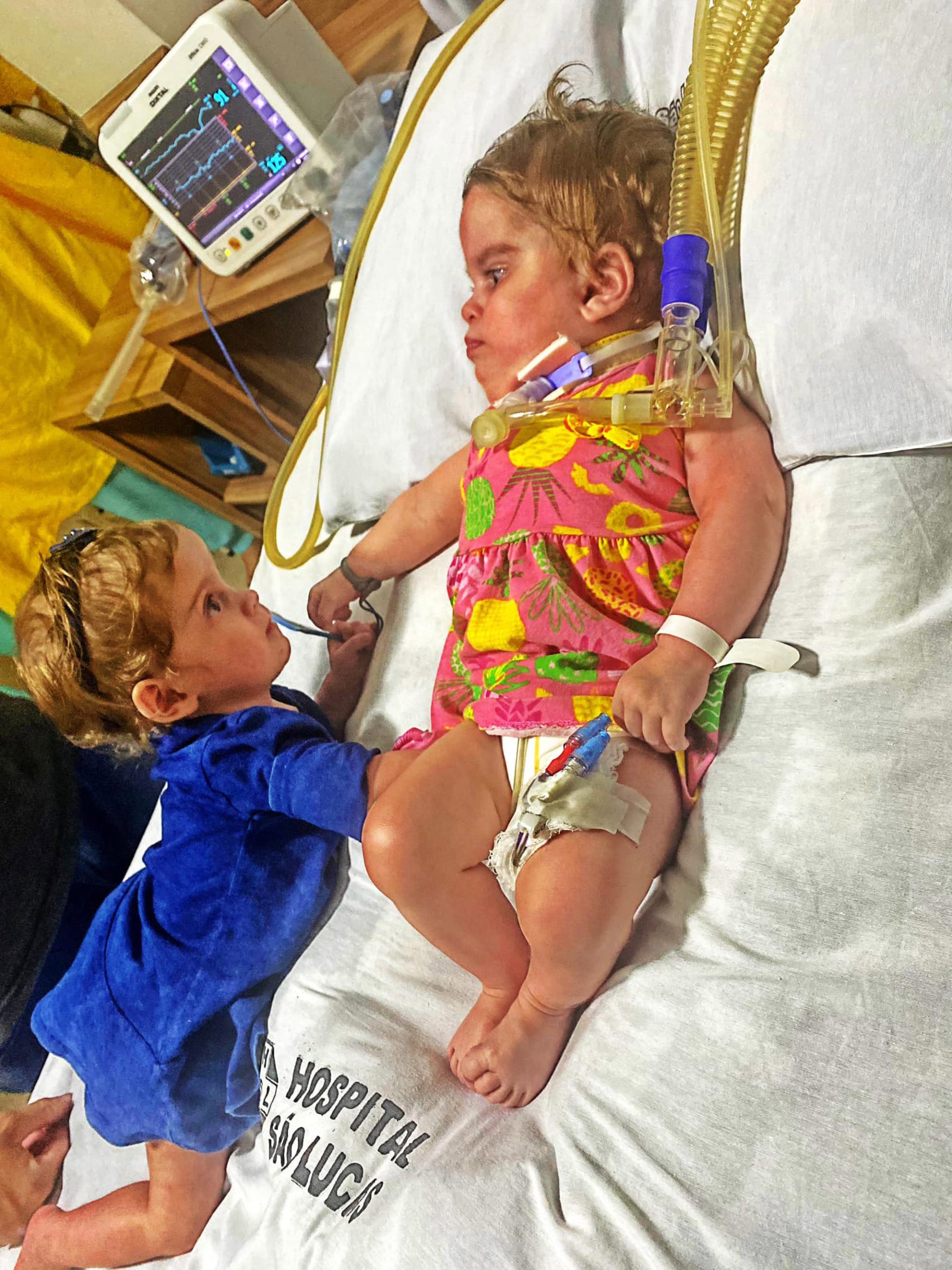 Read more about the article Formerly Conjoined Twins Given Zero Chance Of Survival Reunited After Leaving ICU Aged 1