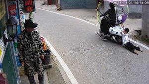Read more about the article Boys Legs Drag Along Ground As He Clings To Mums Scooter To Force Her To Give Him Sweets