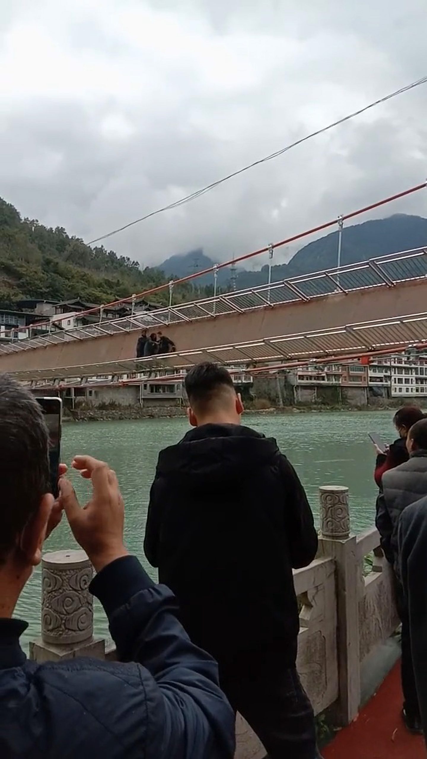 Read more about the article Moment Woman Inches Across 100 Year Old Suspension Bridge After It Twists And Nearly Overturns