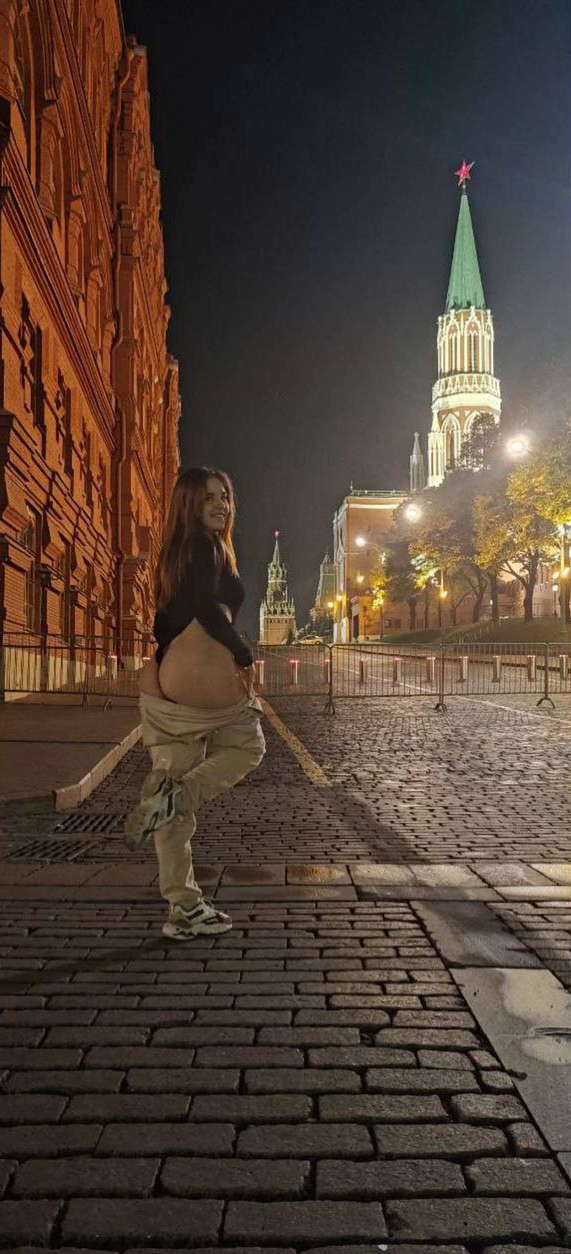 Read more about the article Porn Actress Thrown In Slammer For Baring Bum Outside Kremlin Cathedral