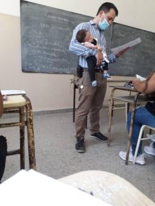 Read more about the article Teacher Takes Care Of 18 Year Old Students Baby So She Can Study In Class