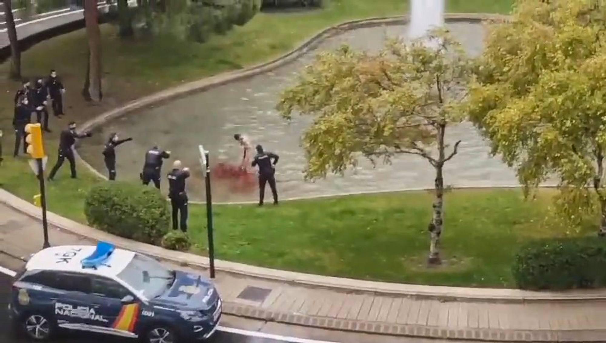 Read more about the article Knifeman Kills Self In City Fountain After Running Through Streets Naked Shouting Allahu Akbar