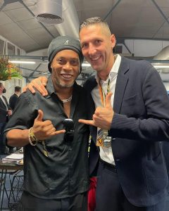 Read more about the article Eto’o Tells Ronaldinho He Looks Older Every Day As Barca Legends Share Tender Embrace In Qatar