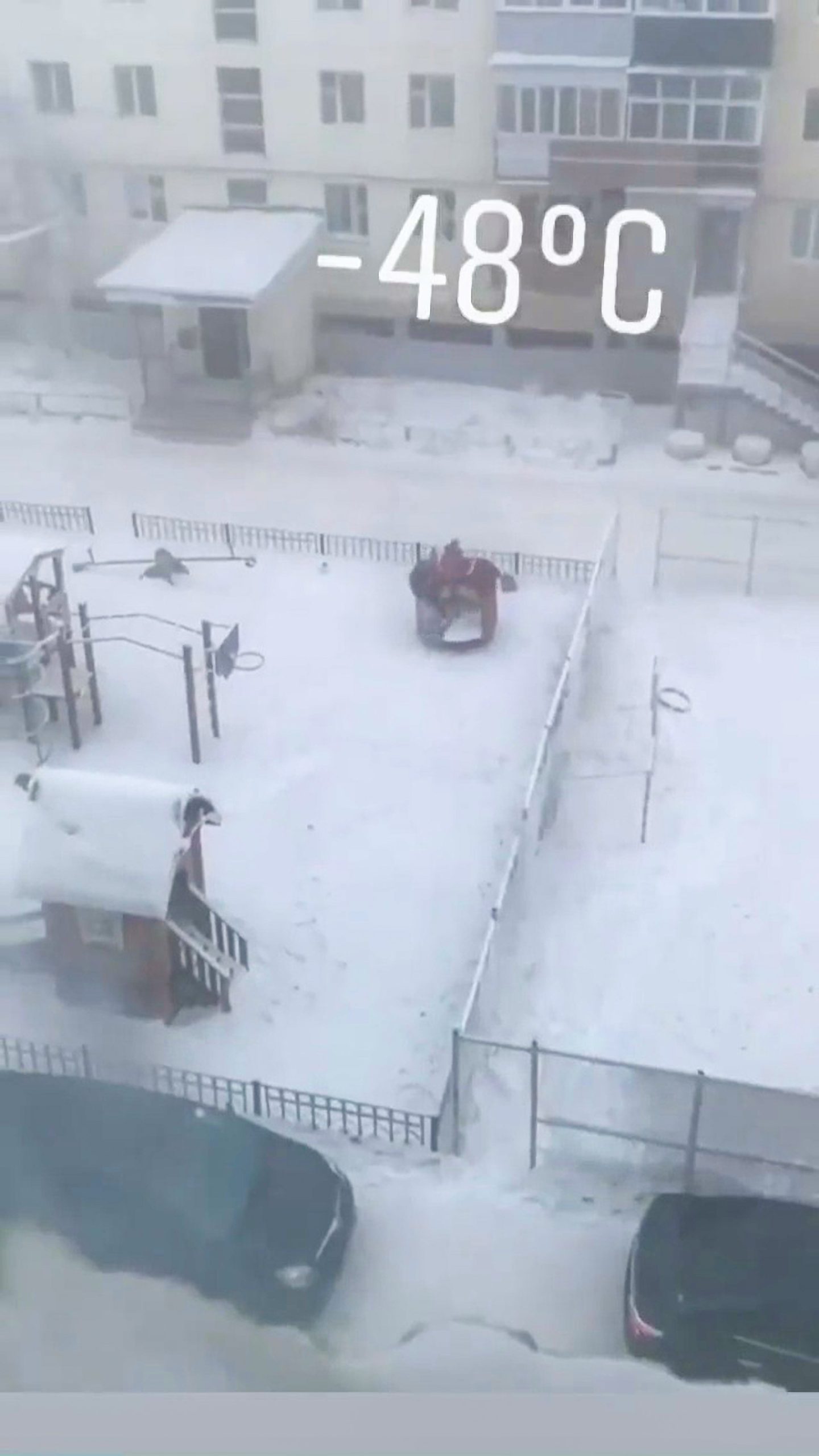 Read more about the article Russian Kids Play In Icy Park In Minus 50 Degrees Centigrade