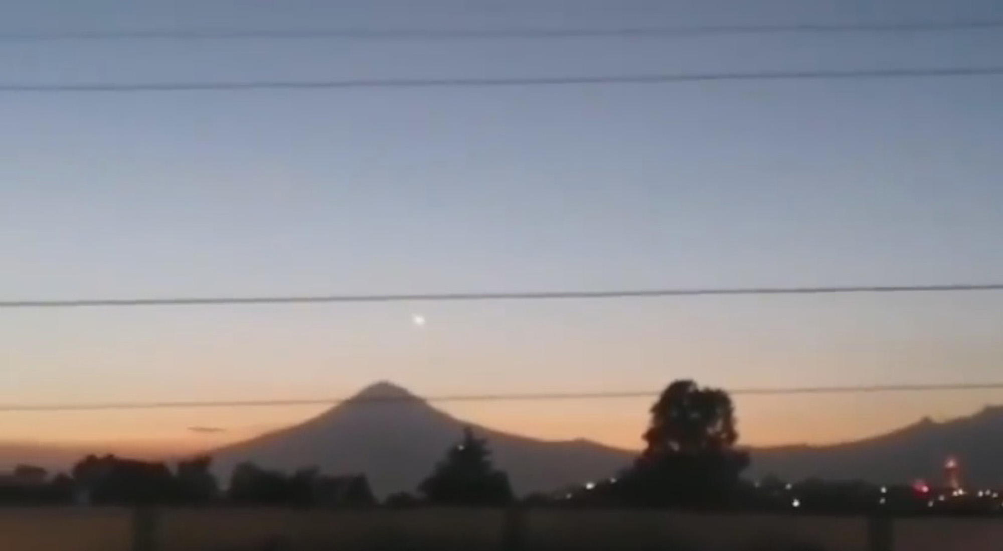 Read more about the article Glowing UFO Appears From Crater Of Mighty Mexican Volcano
