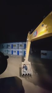 Read more about the article Food Bucket: Wife Hops In Excavator To Bring Builder Hubby His Dinner