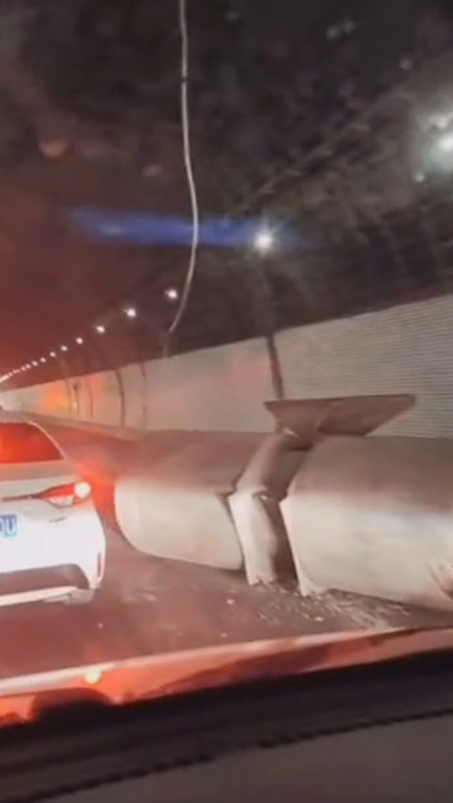 Read more about the article Huge Pipe Plummets From Top Of Road Tunnel And Hits Speeding Car