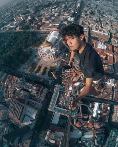 Read more about the article Manhunt For Influencer After Daredevil Climb To Top Of Mexico City Skyscraper