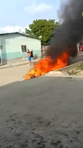 Read more about the article Hitmen Burned To Death In Middle Of Street By Family And Friends Of Man They Allegedly Murdered
