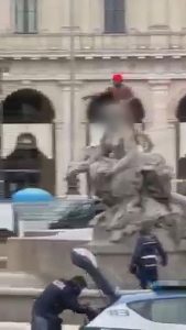 Read more about the article Italian Cops Arrest Naked Nigerian Man In Iconic Rome Fountain