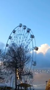 Read more about the article Moment Strong Winds Blow Ferris Wheel Booths Around With People Inside