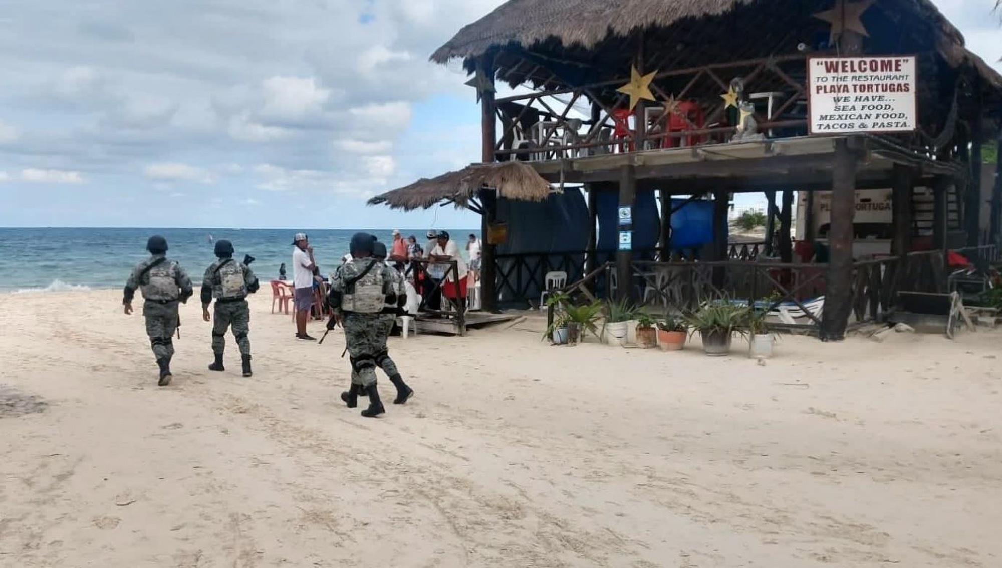 Read more about the article Mexico Deploys Tourist Security Team In Cancun Amid Rise In Gang Attacks At Beaches And Bars