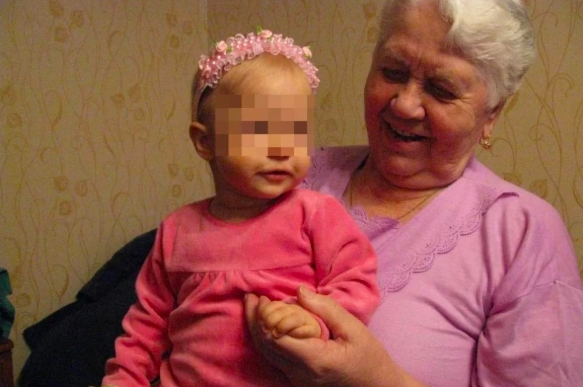 Покойная бабушка дает деньги. Бабушка блокадница. Пенсионерка прооперировала сама себя. Бабушка с пластической операцией.
