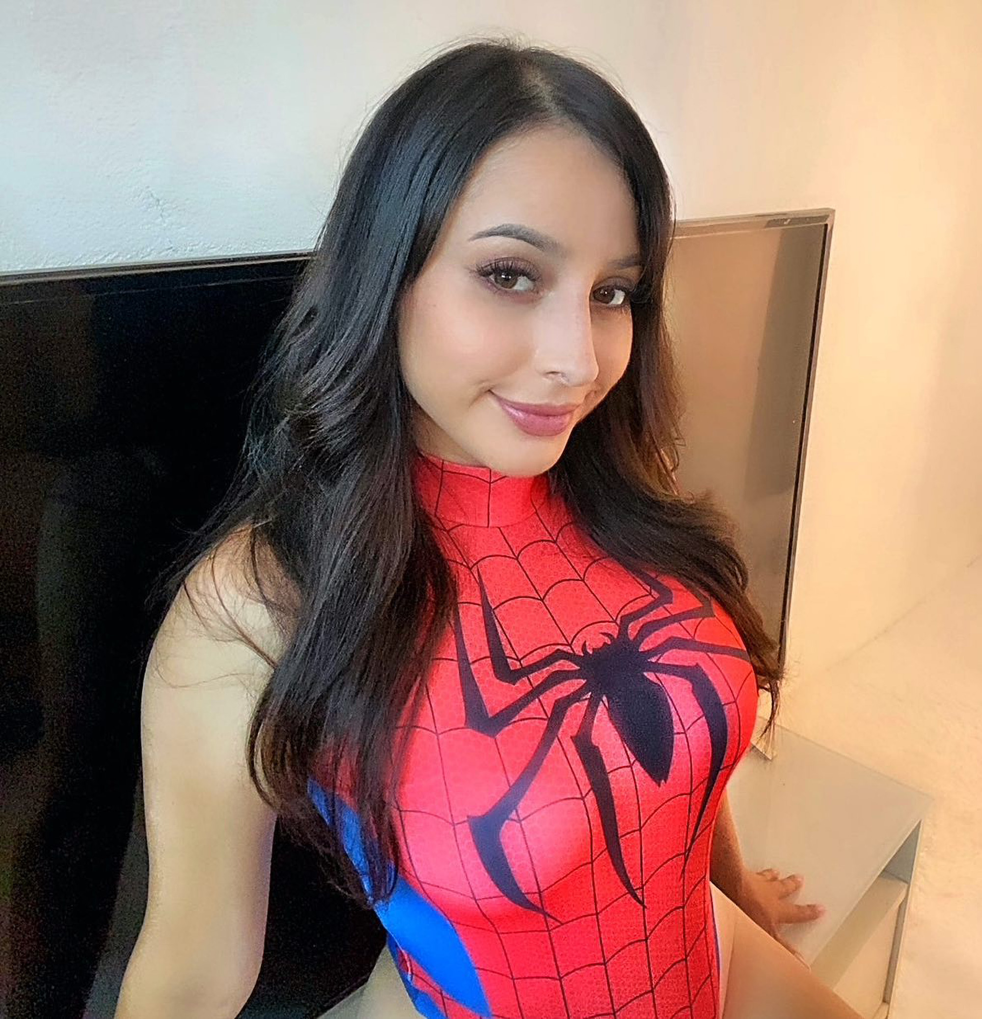 Read more about the article Sexy Influencer Goes Viral As Twerking Spider-Woman