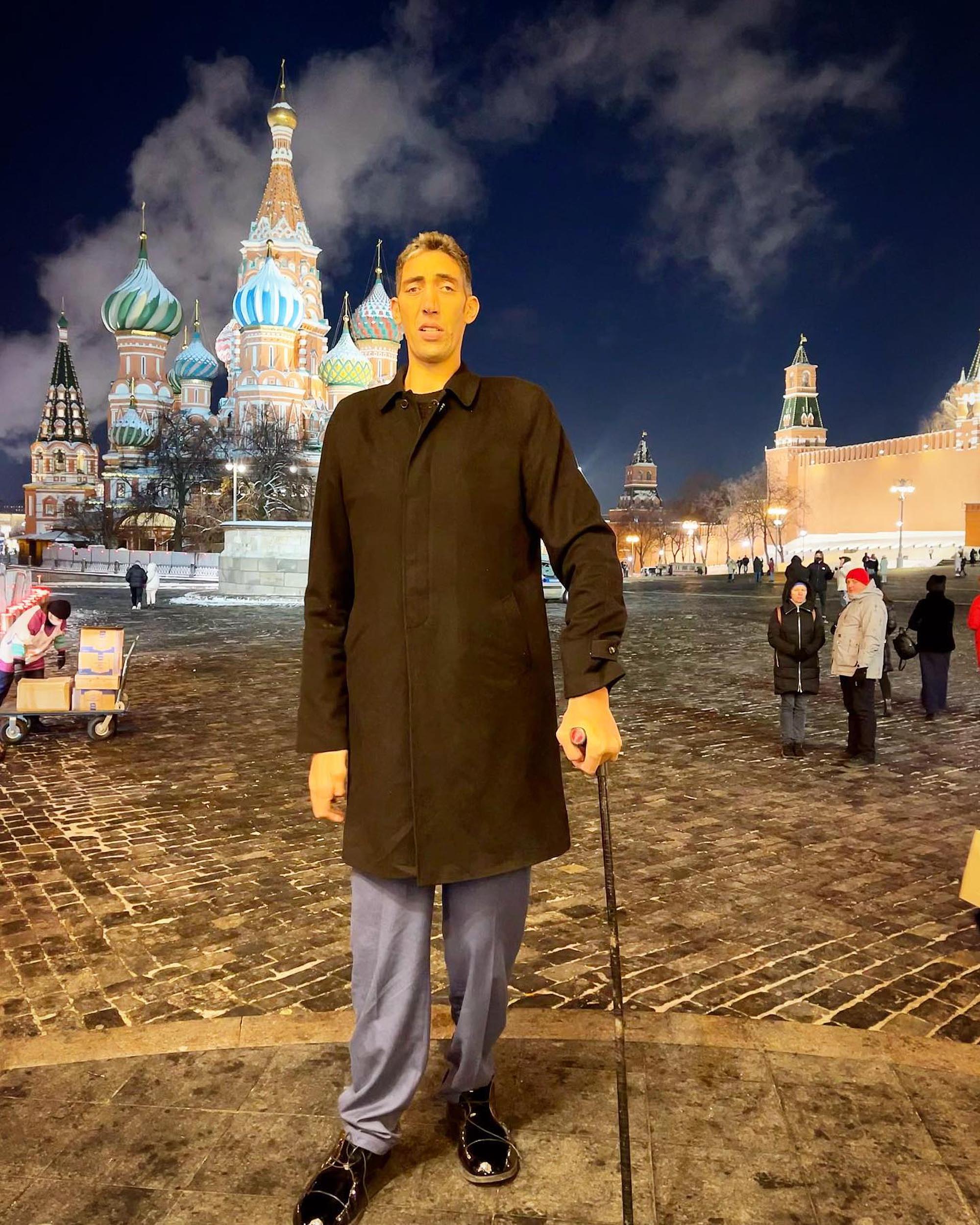 Read more about the article Worlds Tallest Man Travels To Russia In Search Of Bride Willing To Bear Son And Daughter