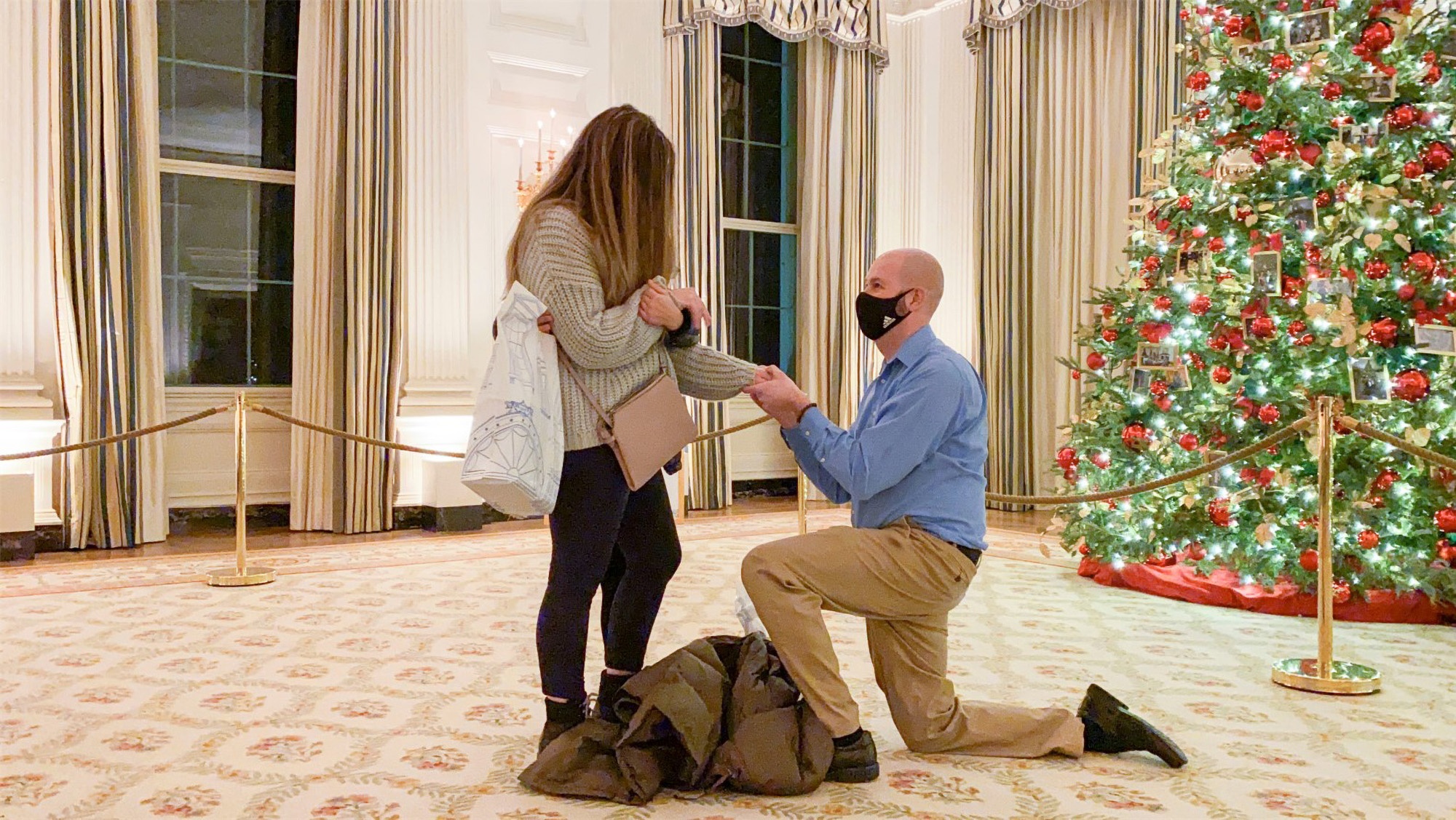 Read more about the article Moment Illinois Man Pops Question To Girlfriend During White House Tour