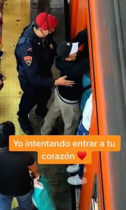 Read more about the article Viral Moment Cop Barges Commuter Onto Packed Mexico City Tube At Rush Hour