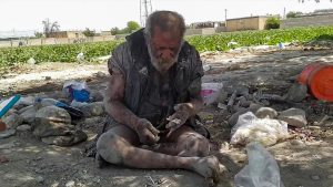 Read more about the article Scientists Amazed At Good Health Of Iranian, 87, Who Has Not Washed for 65 Years, Eats Roadkill, And Drinks Dirty Water