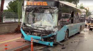 Read more about the article Passengers Scream As Bus Driver Mounts Pavement And Crashes Into Post After Brakes Fail