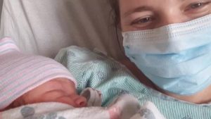 Read more about the article Vaccinated First-Time Mum Fights For Her Life After Catching COVID During Childbirth In Texas