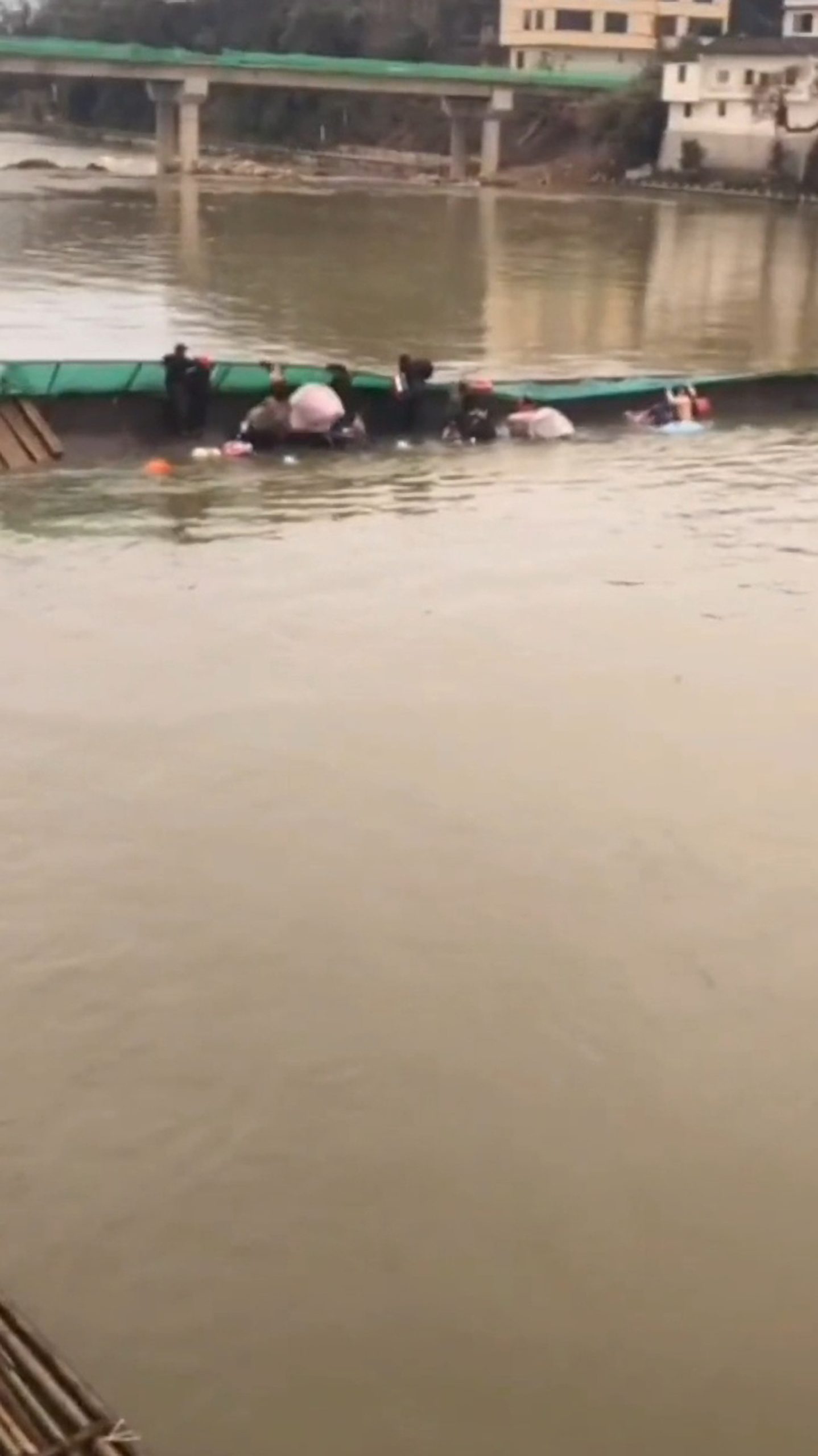 Read more about the article Panic After Pontoon Bridge Overturns Plunging 18 People Into River