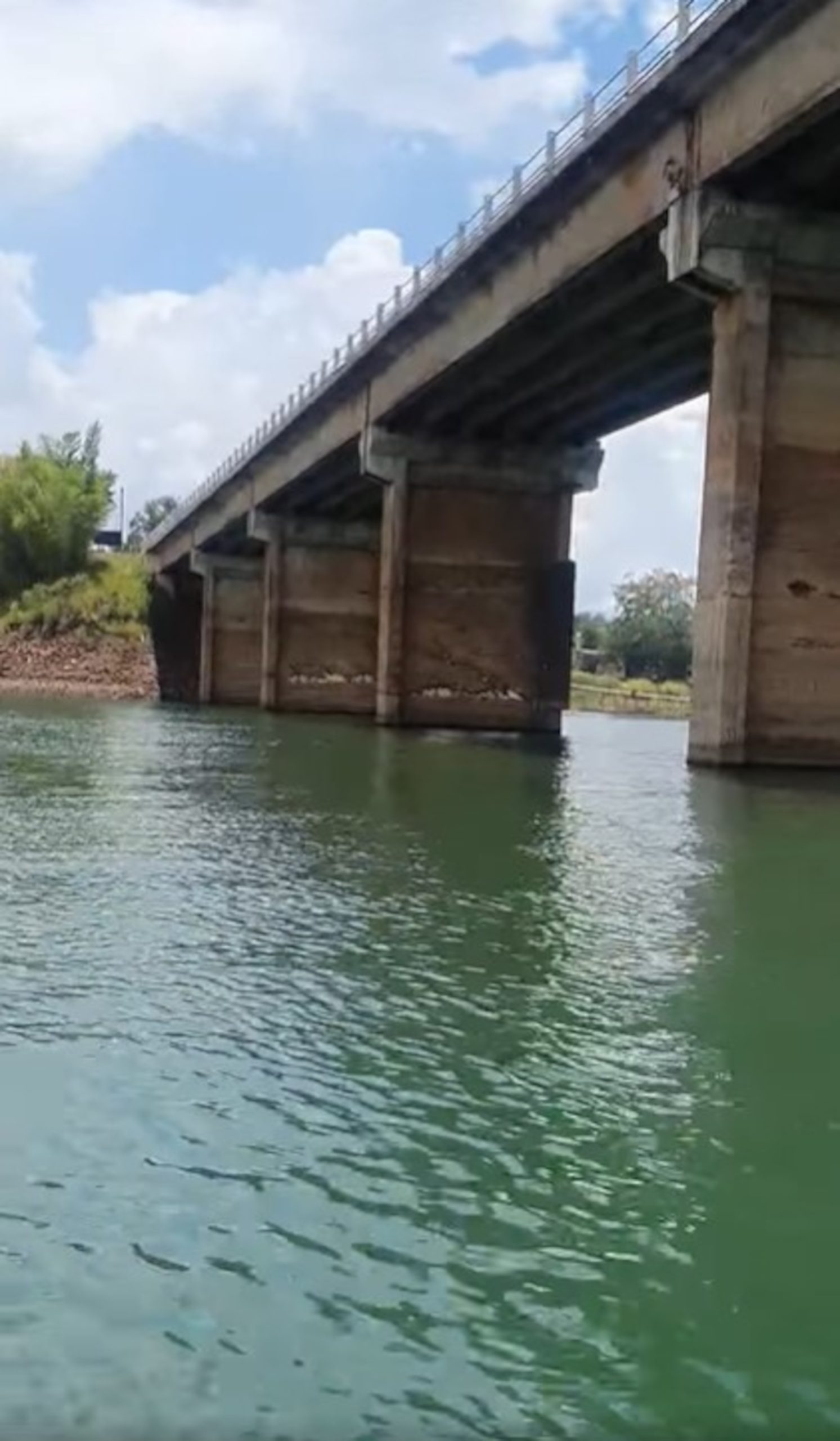 Read more about the article Shocking Footage Shows Time Bomb Holes Spotted In Bridge Pillars In Brazil After Dam Water Level Lowered