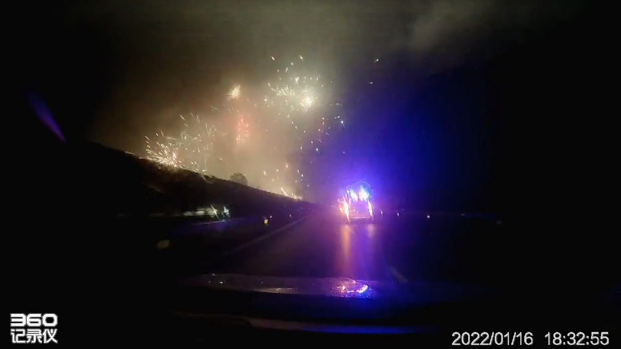 Read more about the article Moment Fireworks Transported By Van On A Motorway Explode Causing Traffic Jam